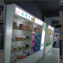 前順家具工廠 專業定制展示柜、藥柜、化妝品柜、手機柜及化妝學校設備
