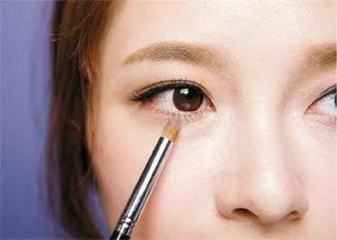 輕熟裸妝技巧 專業(yè)化妝學(xué)校教你打造自然精致妝容